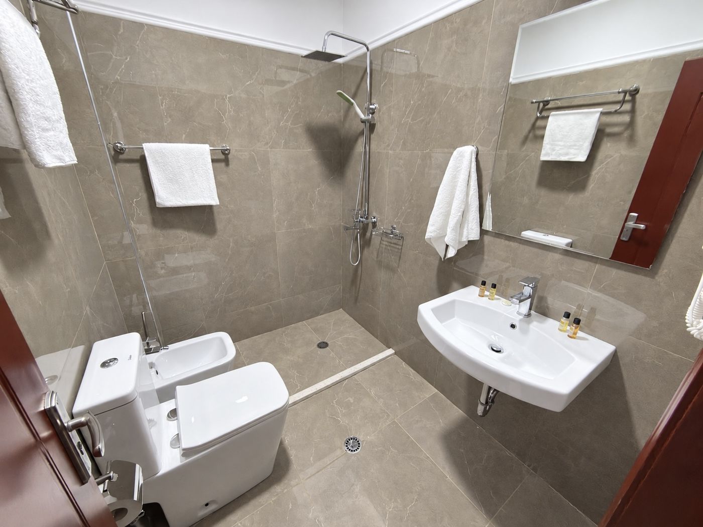 Family Room, private bathroom