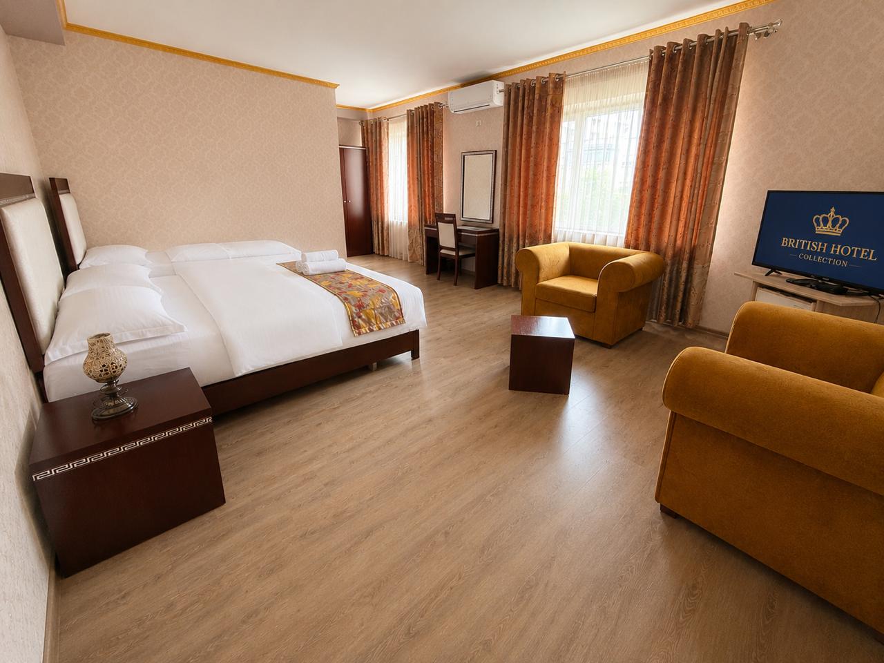 Suite for Three